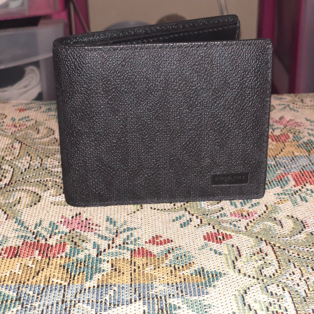 Michael kors men’s wallet (SOLD)
